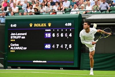 El español Carlos Alcaraz debutó con un complicado triunfo en Wimbledon.