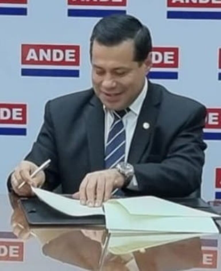 Ing. Félix Sosa, titular de la Ande, habría mantenido reuniones con la ministra Carolina Llanes, de la Corte Suprema.