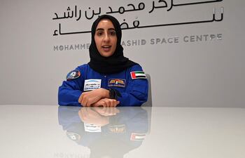 La astronauta emiratí Nora Al Matrooshi habla durante una entrevista con EFE en el Centro Espacial Mohammed Bin Rashid (MBRSC) en el emirato del Golfo de Dubái, Emiratos Árabes Unidos.