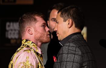 Saúl Álvarez (i) y Gennady Golovkin en la rueda de prensa de promoción de la pelea que disputarán el 17 de setiembre.