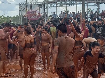 Miles de jóvenes participaron de la tradicional Fiesta del Tuju de Nueva Londres.