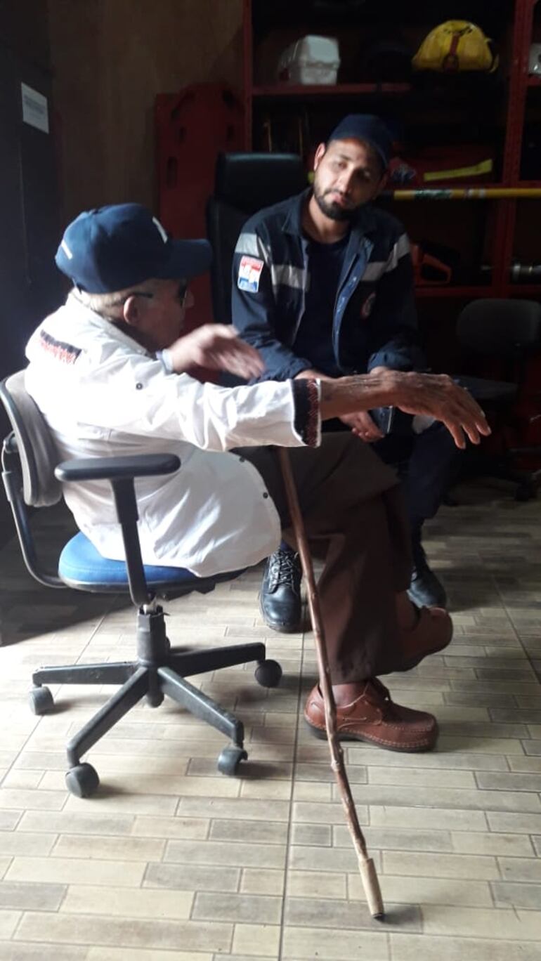 Don Germán Villalba no solo compartió su aporte monetario, sino sobre todo su vivencia, experiencia y cariño sobre todo con los bomberos.