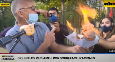 El cliente lamentó la situación que deben pasar y calificó de "ladrones" a los funcionarios de la ANDE.