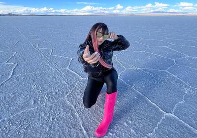 Marilina Bogado en la inmensidad del Salar de Uyuni fue fotografiada por su esposo Will Fretes.