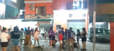 Paraguayos residentes la Villa 21-24 de Barracas, Argentina exigen justicia por el caso de feminicidio de Ferni Cristina Ayala Palacios.