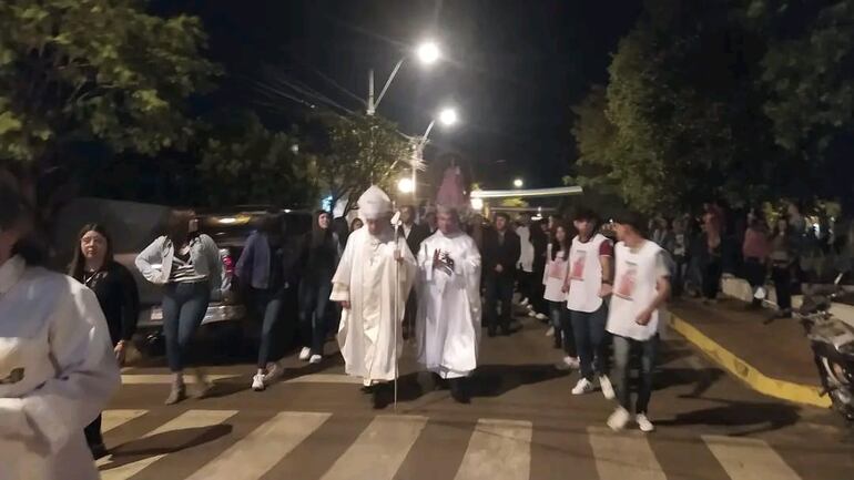 Realizaron la procesión en honor a Virgen del Rosario.
