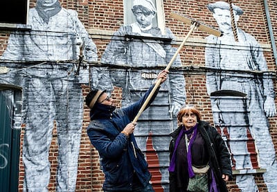 JR y Agnès Varda realizan un particular recorrido en “Visage Villages”.
