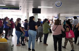 A causa de la falla de los sistemas del IPS, los asegurados debieron esperar durante horas para retirar medicamentos.