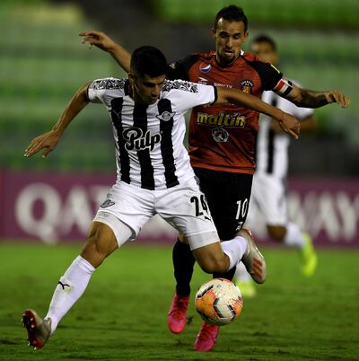 Abecasis jugó ayer de lateral derecho y en esta marca a Hernández.
