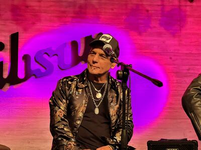 El músico argentino Zeta Bosio, bajista y productor de la legendaria banda de rock en español Soda Stereo, presenta su nuevo proyecto Hit-Me