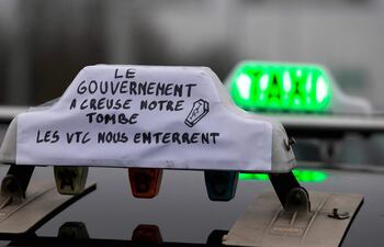 Denuncian que Uber fue favorecido en el gobierno francés.