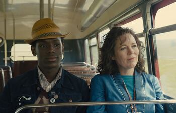 Imperio de luz película Micheal Ward Olivia Colman