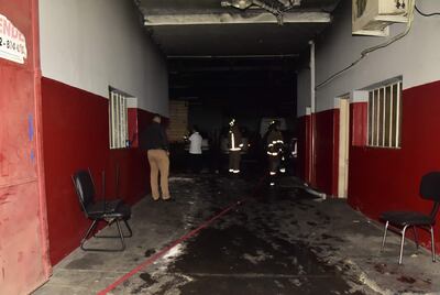 Reportan principio de incendio en el estacionamiento del Ministerio de Justicia