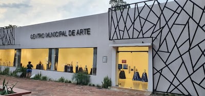 La muestra está instalada en la galería municipal de arte “Pedro Agüero”