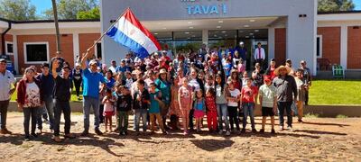 Pobladores de la compañía Ñu Pyahu, Núcleo 1, de Tavaí, en manifestación.