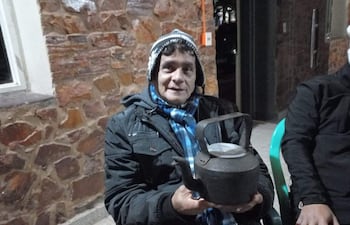 Ramón Morínigo, un poblador de la compañía Pintos de Acahay, quien comentó que en su comunidad en el día de San José es tradicional preparar mate dulce y cada uno lleva su guampa y pava para servirse en el lugar.