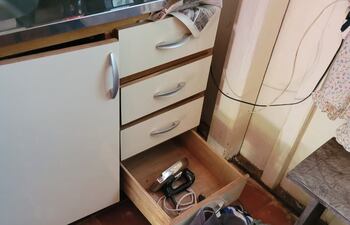 El mobiliario de donde fue robado el dinero durante los días feriados