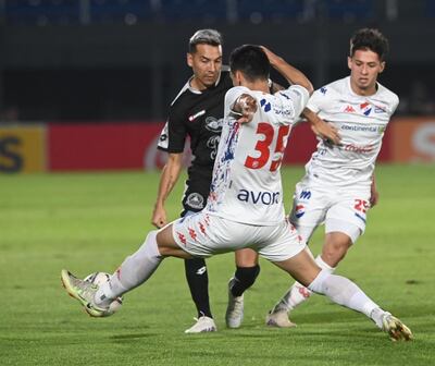 Alan Sombra trata de escapar de la marca de Fernando Román