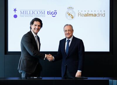Mauricio Ramos, CEO de Millicom, junto a Florentino Pérez.