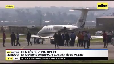 Momento en el que el avión privado partió hacia Brasil poco antes de las 13:00 de este martes.