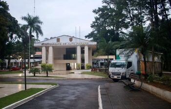 Fachada de la gobernación de Alto Paraná. (archivo). (imagen referencial de donde trabaja el imputado).