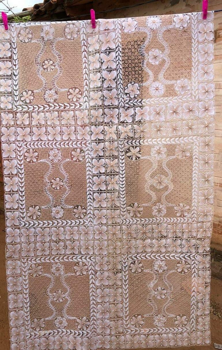 Detalle del trabajo de las artesanas de Itauguá.