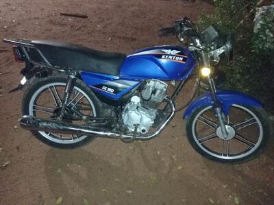 Motocicleta en la que circulaba el presunto ladrón al momento de su detención.