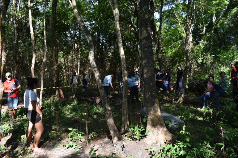 Siguen en busca de otros cadáveres en el sitio.
