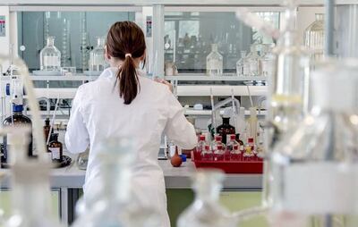 Laboratorio de biotecnología para calidad genética de semillas.