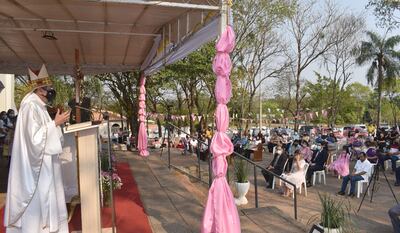 El obispo de Caacupé, monseñor Ricardo Valenzuela, presidió ayer la misa central en Isla Pucú.