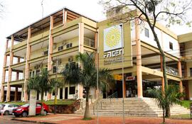 Fachada de la sede univesitaria de Facen.