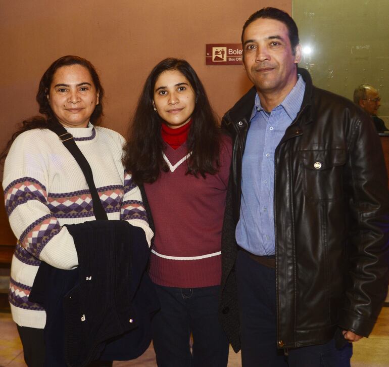 Juana Arrúa, Bianca y Roberto Chena.