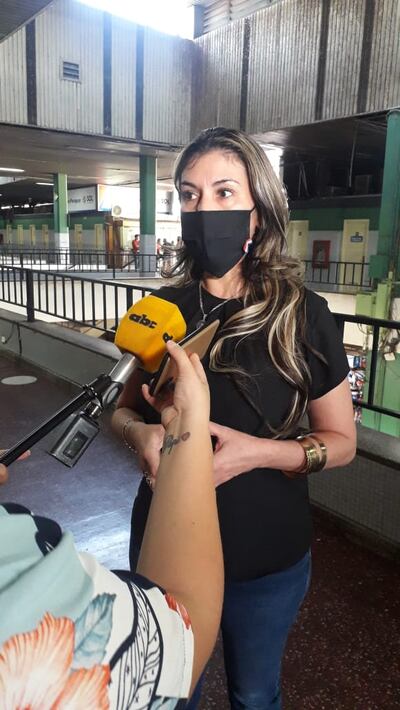 Sara Giménez, directora de la Terminal habló del control de los buses en espera, el arribo a las plataformas y el traslado a zona de embarque de los viajeros durante la Semana Santa.
