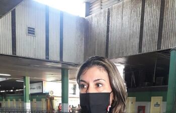 Sara Giménez, directora de la Terminal habló del control de los buses en espera, el arribo a las plataformas y el traslado a zona de embarque de los viajeros durante la Semana Santa.