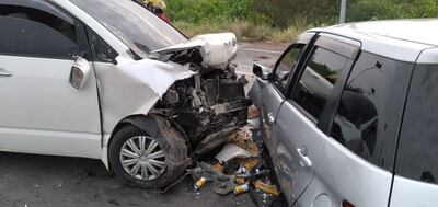 Choque frotal entre un automóvil IST y Toyota Noah, deja 7 heridos en Carapeguá