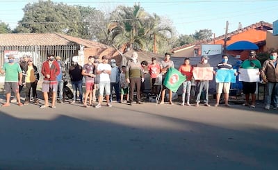Los campesinos acamparon frente al local de Indert en Paraguarí aguardando respuestas de las autoridades.