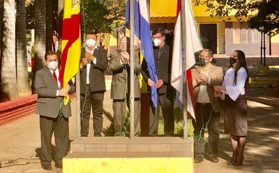 Acto de izamiento de las banderas paraguaya, de la Gobernación de Concepción y de  Horqueta, realizado  ayer.