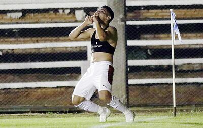 Claudio Aquino celebra el gol del triunfo para Cerro Porteño.