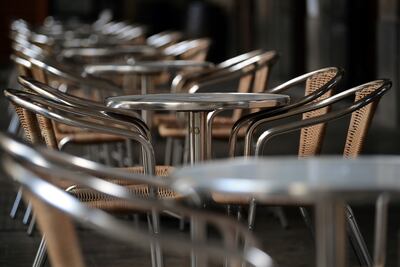 Los dueños de bares y restaurantes rechazan nuevas restricciones que el Gobierno quiere imponer desde el lunes.