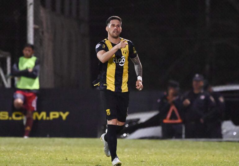 Jorge Mendoza dedica a Fernando Jubero, técnico aborigen, el gol con el que le dio la victoria a Guaraní sobre Sportivo Ameliano.