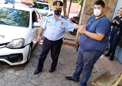 Luis Insfrán es esposado, tras presentarse ante la Fiscalía.