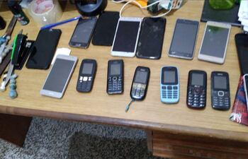 Incautan 16 celulares de la penitenciaría de Concepción.