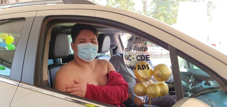 Con mucho optimismo los adolescentes se acercaron a recibir su vacuna anticovid.