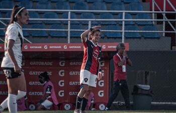 Lourdes González Oliveira festeja el gol de la victoria de Cerro Porteño en el estreno de la Copa Libertadores Femenina 2021.