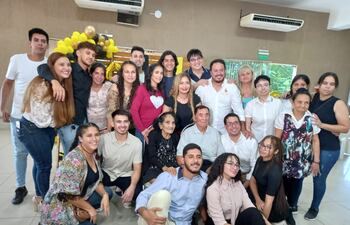 Junto a sus nietos Don Ezequiel Céspedes Alfonzo, festejó sus 100 años de vida.