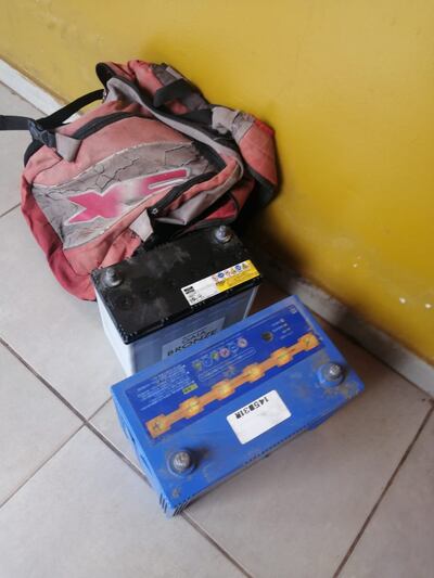 Baterías para autos recuperadas tras la aprehensión de Cristian David Riveros Sánchez, sospechoso de robo.