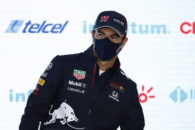 El piloto mexicano de la escudería Red Bull de la Fórmula Uno Sergio Pérez, asiste a una conferencia de prensa en la Ciudad de México (México). Pérez confesó este martes que su sueño de ser campeón del mundo buscará cumplirlo con su actual equipo en 2022.