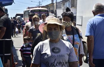La reunión entre autoridades de seguridad y sanitarias se centró en la implementación del uso obligatorio de mascarillas, informaron desde Presidencia.