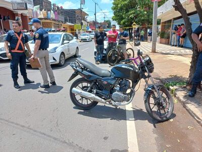 La moto utilizada por los maleantes  también quedó en el sitio y  fue incautada por los agentes.