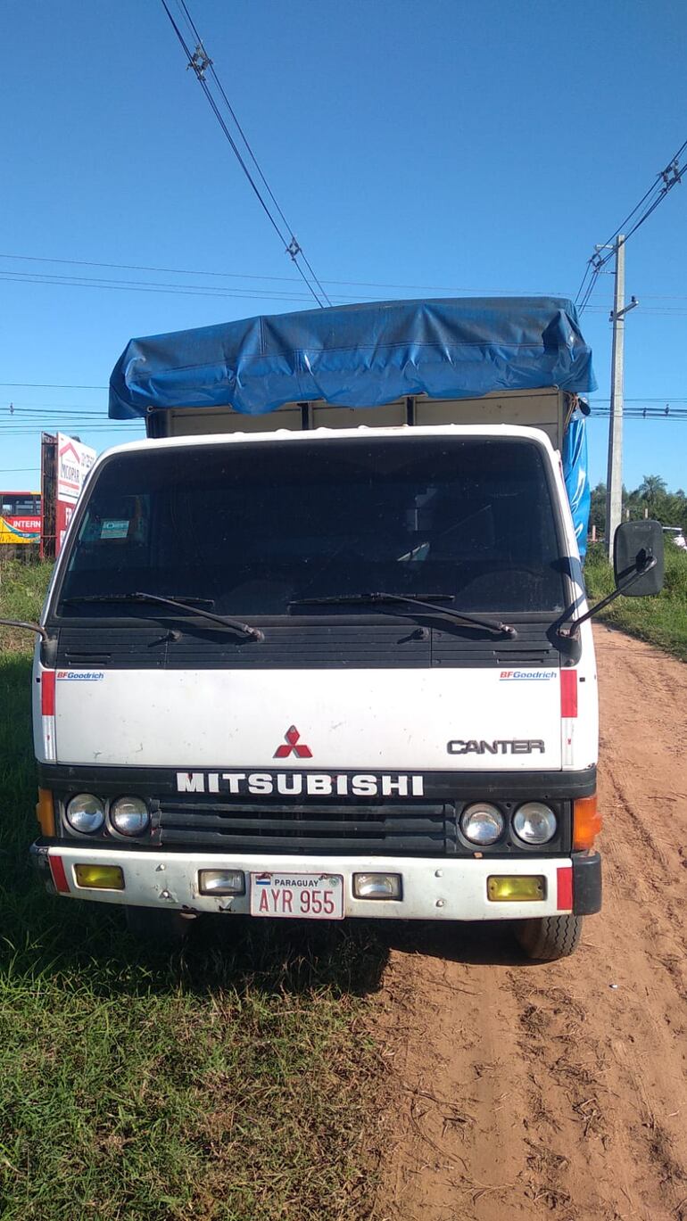 El parte policial recoge los datos de un camión Mitsubishi Canter.